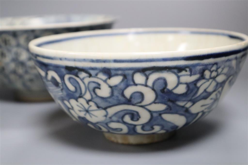 Three Chinese provincial Ming porcelain bowls, largest diameter 6cm
